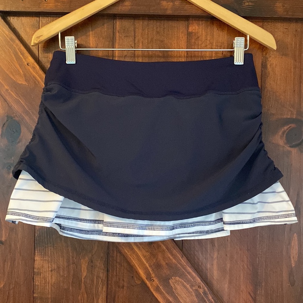 Lululemon convertible skirt, size 6